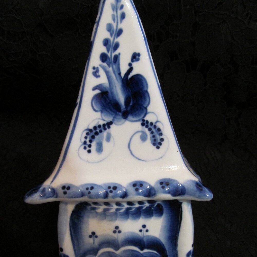 Gzhel porcelain House lidded trinket box blue white Made in Russia Гжель Unused
